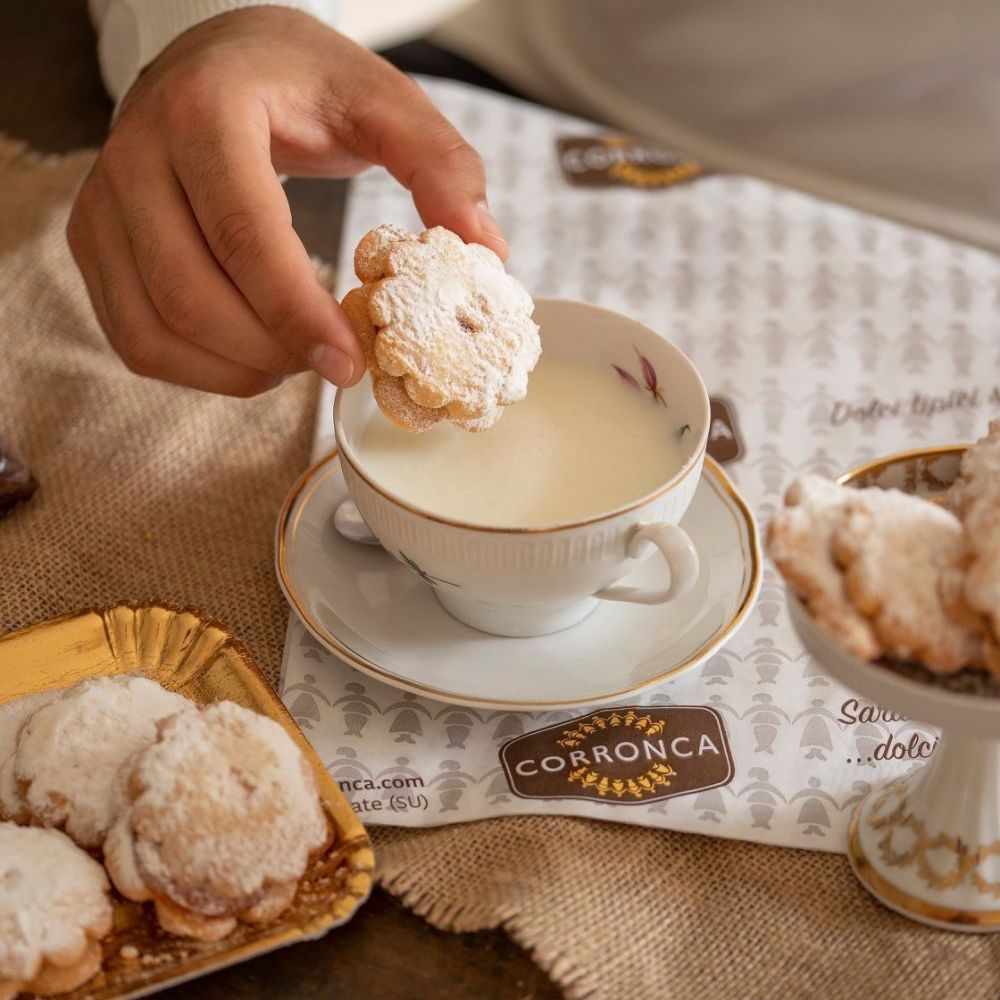 ciambella con marmellata ciambella con marmellata inzuppata