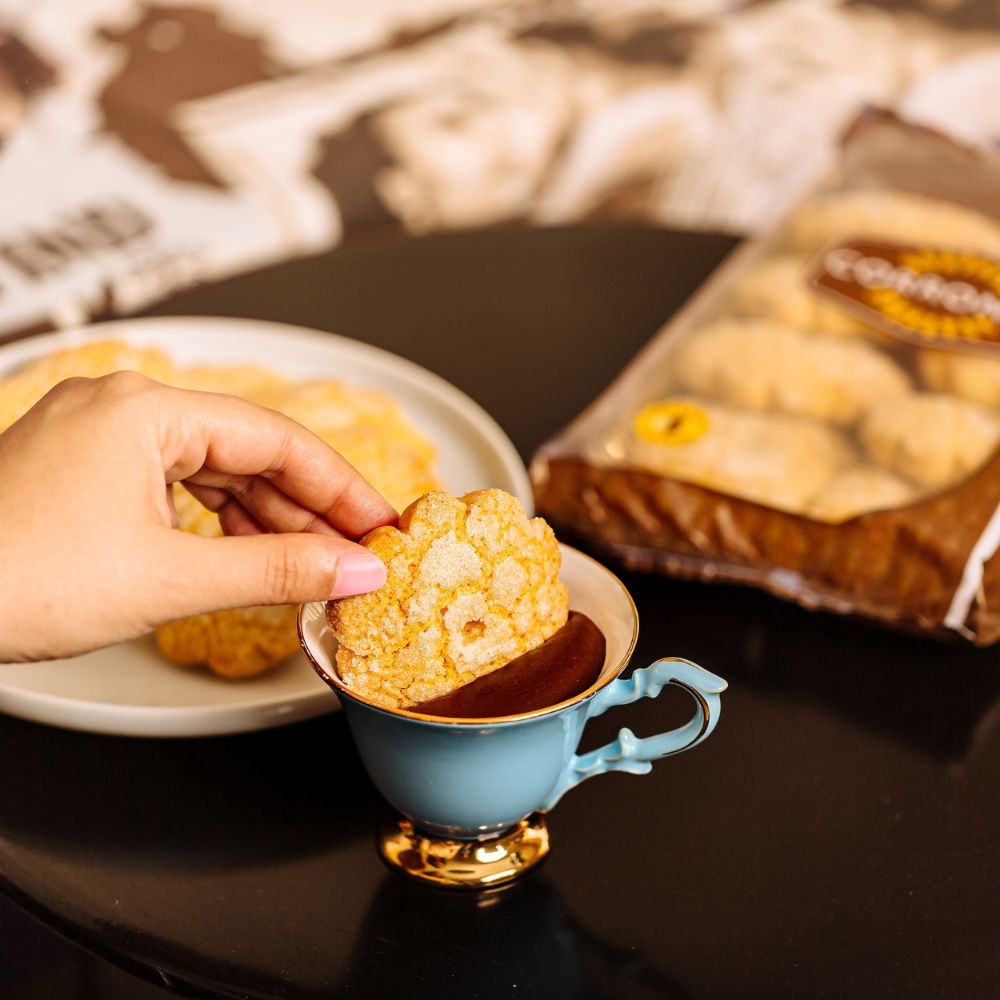Ciambella granella foto correlata ciambella granella dentro una tazzina di caffè - corronca dolci sardi