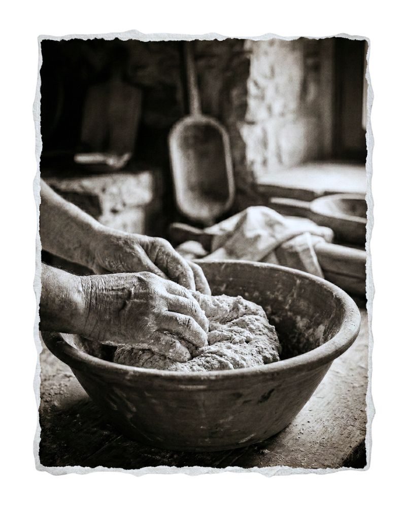 foto di Mani che impastano - biscottificio Corronca
